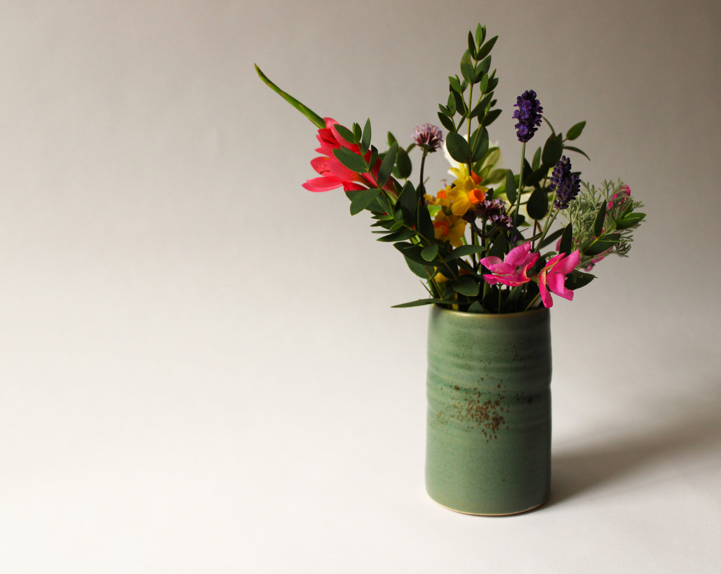 Table vase/Utensil pot in Teal